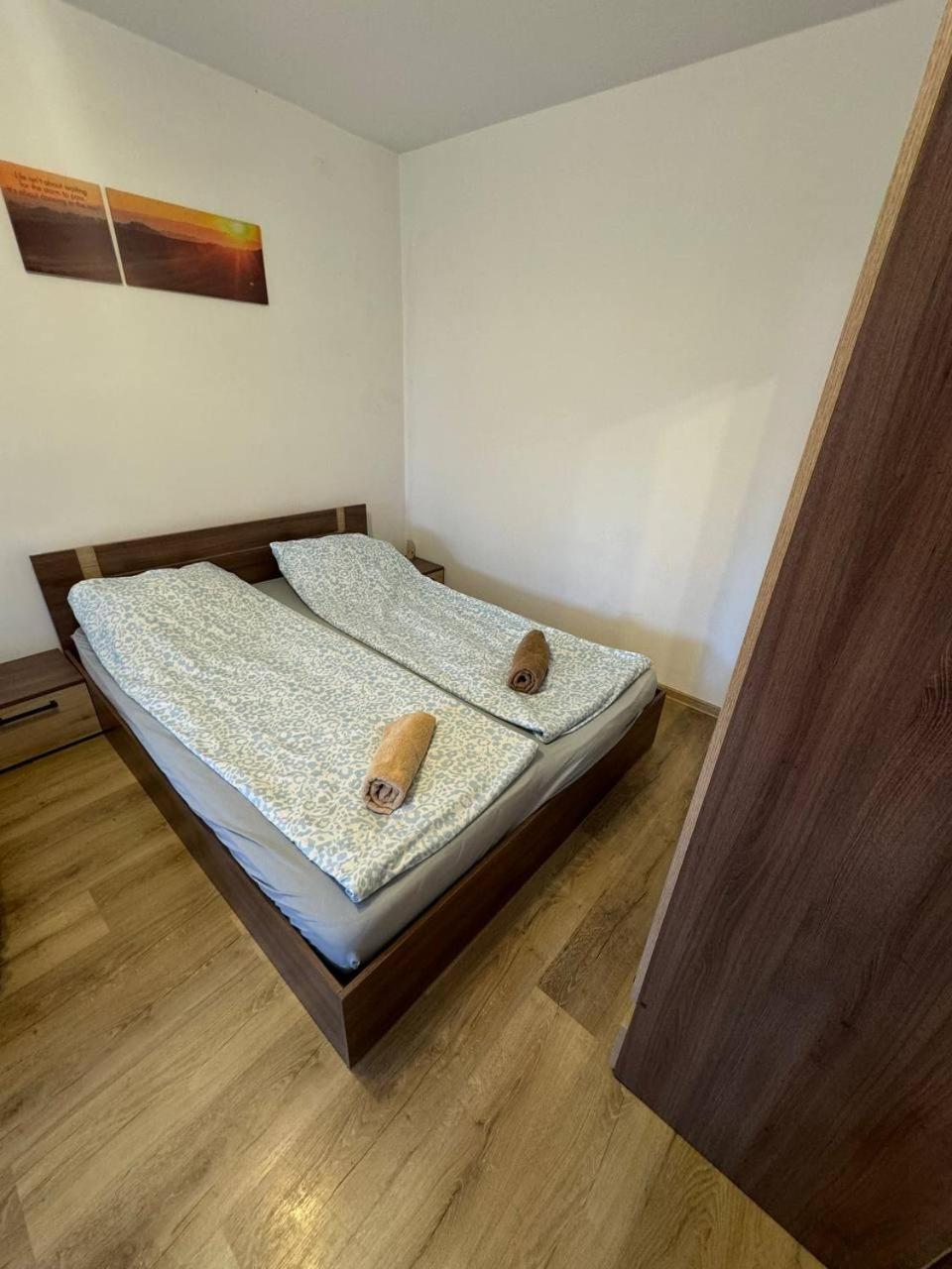 Affordable Apartment Close To The Castle Hunedoara Exterior foto